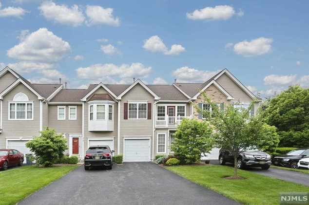 419 Green Mountain Rd, Mahwah, NJ 07430