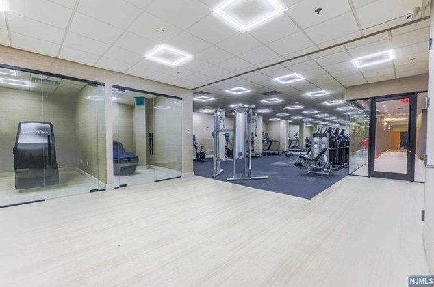 810812 Broad St, Newark NJ  07102-1713 exterior