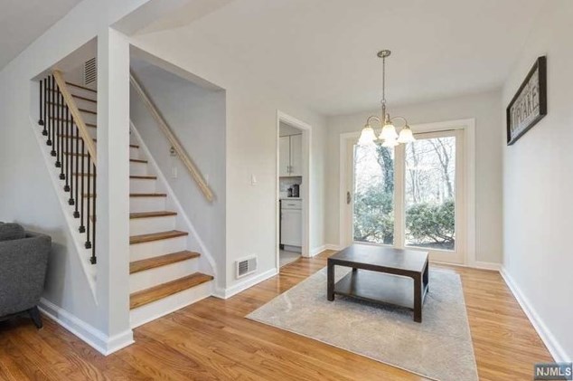 16 Beechwood Rd, Cresskill, NJ 07626