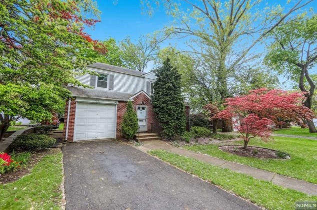929 Warren Pkwy, Teaneck, NJ 07666