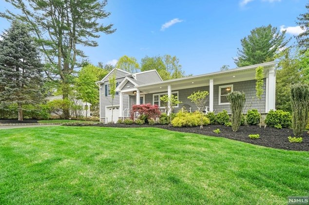 23 Ruth Pl, Park Ridge, NJ 07656