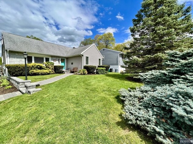 95 Mcnomee St, Oakland, NJ 07436