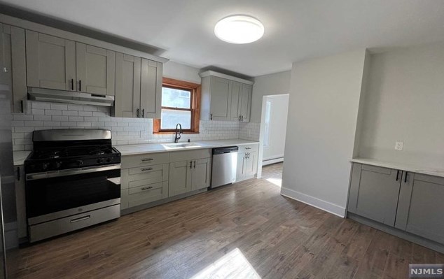16 Oxford St #1, Montclair, NJ 07042