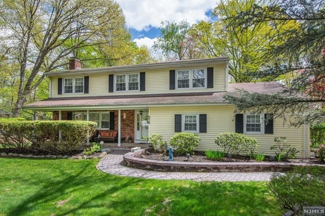 278 Meadowbrook Rd, Wyckoff, NJ 07481-3436