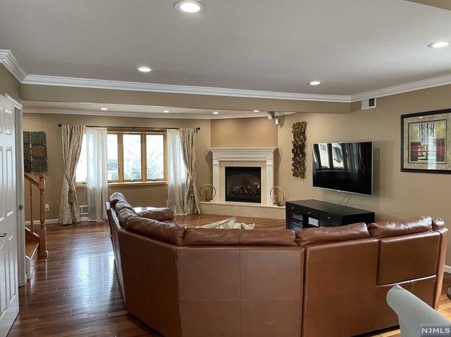 60 Beucler Pl, Bergenfield NJ  07621-3002 exterior