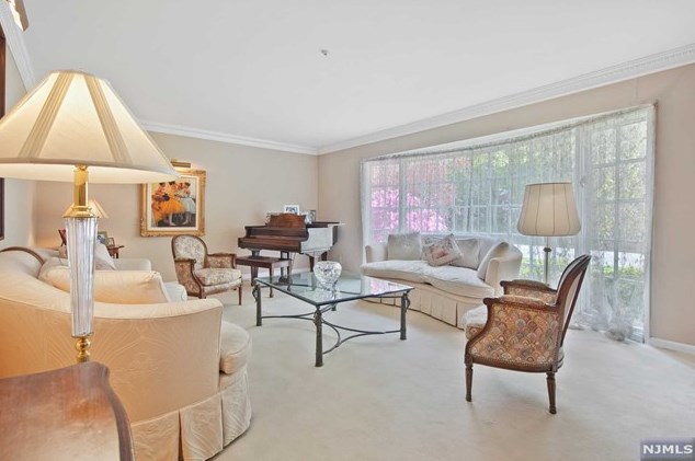 161 Hillside Ave, Cresskill, NJ 07626
