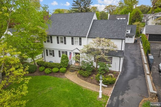 208 Hamilton Rd, Ridgewood, NJ 07450