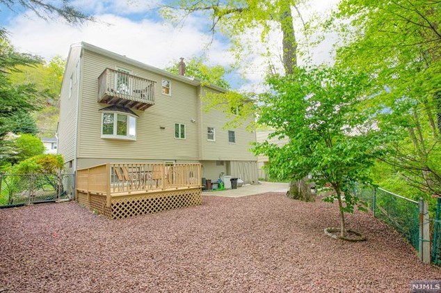 90 Truman Blvd, Oakland, NJ 07436