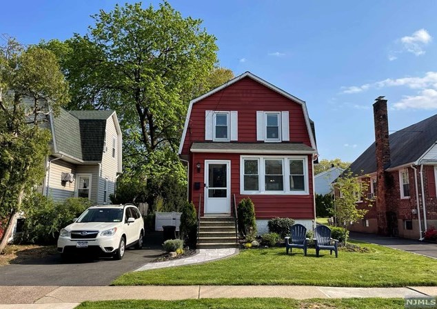 19 Seneca Ave, Dumont, NJ 07628