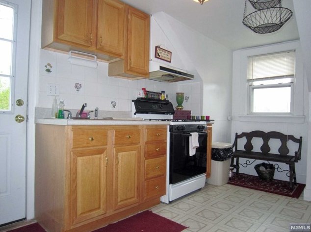 118 3rd Ave #2, Westwood, NJ 07675