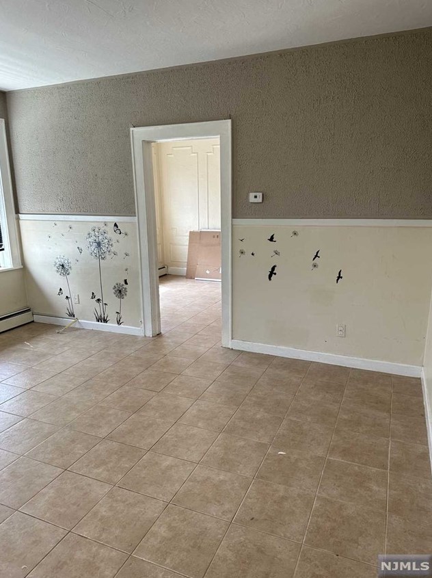 69 Charles St, Lodi, NJ 07644