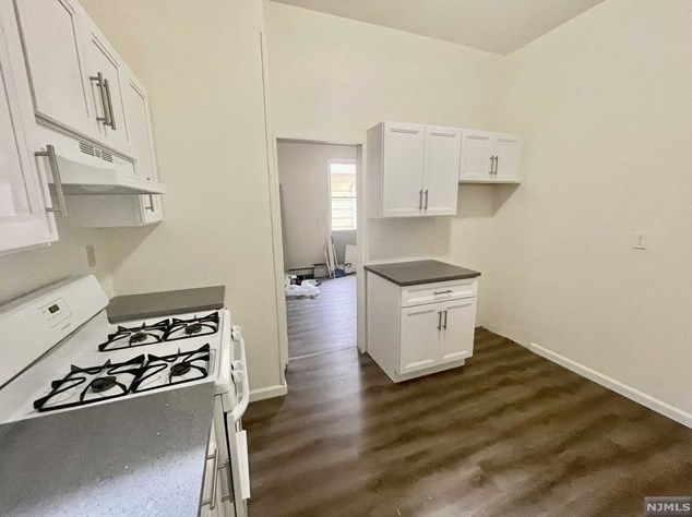 20 Blakely Pl #2, Outwater, NJ 07026