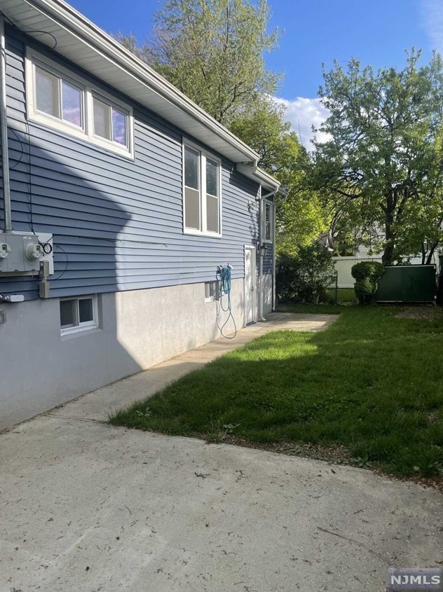 260 Maple Ave, Wallington, NJ 07057