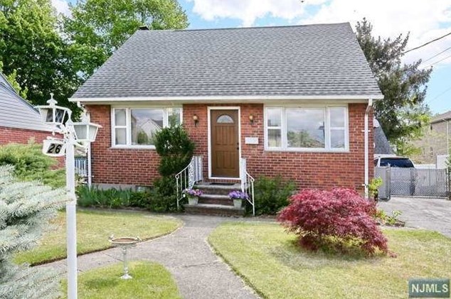 26 Crescent Rd, Wallington, NJ 07057