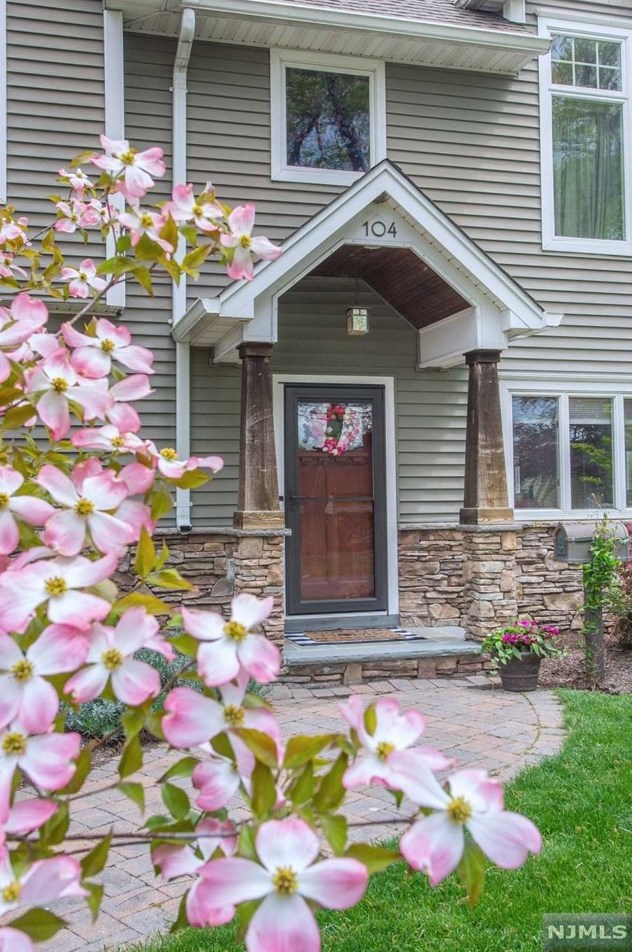 104 Sheldon St, Wyckoff, NJ 07481-2741