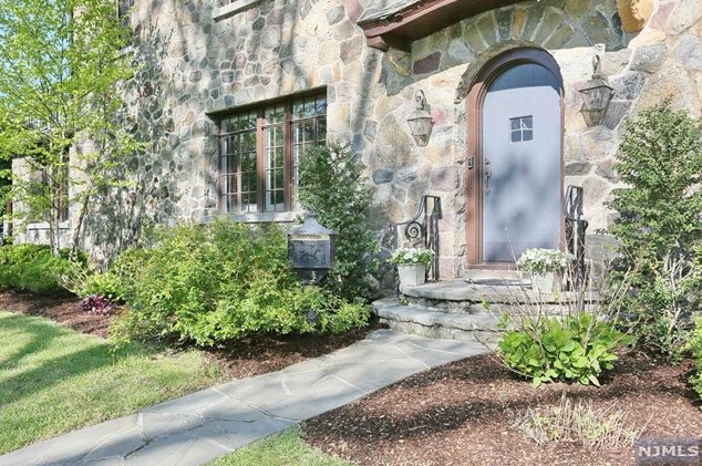 390 Highland Ave, Ridgewood, NJ 07450