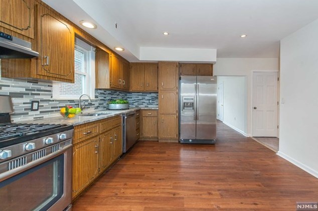 14 Abend St, Little Ferry NJ  07643-2058 exterior