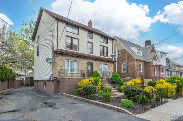 14 Abend St, Little Ferry NJ  07643-2058 exterior