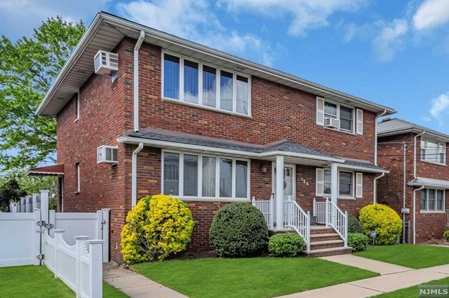 124 Sanford Ave, Lyndhurst, NJ 07071-3008