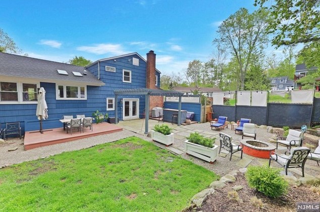6 Jan Ct, Montvale, NJ 07645