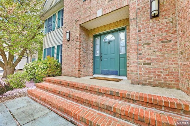 4 Meadow Lark Ct, Oakland, NJ 07436