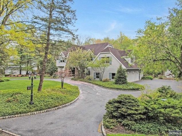 5 Old County Ct, Demarest, NJ 07627