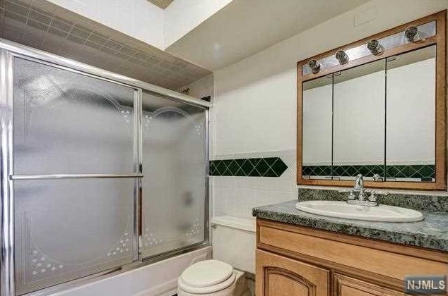 2101 Harmon Cove Tower, Secaucus NJ  07094-1723 exterior