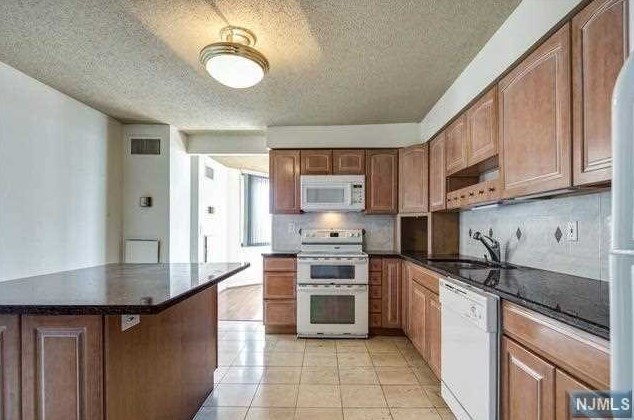 2101 Harmon Cove Tower, Secaucus NJ  07094-1723 exterior