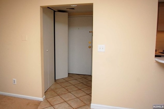 24 Crest St #2e, Westwood, NJ