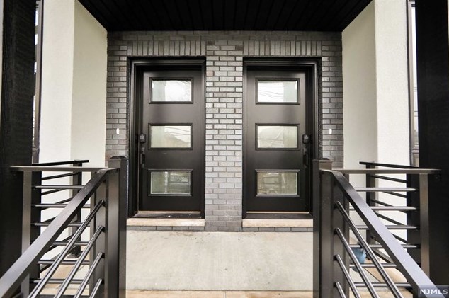142 Columbus Ave #b, Palisades Park, NJ 07650