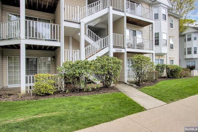 664 Plum Terrace, Mahwah, NJ 07430