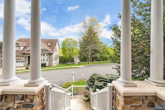 27 Skytop Ridge, Oakland, NJ 07436