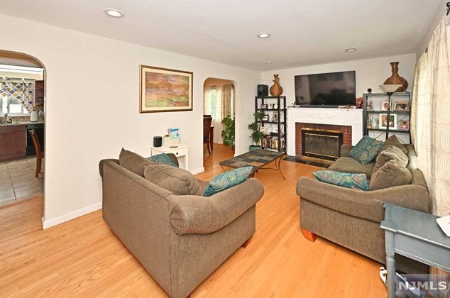 206 North Beech Dr, River Edge, NJ 07661