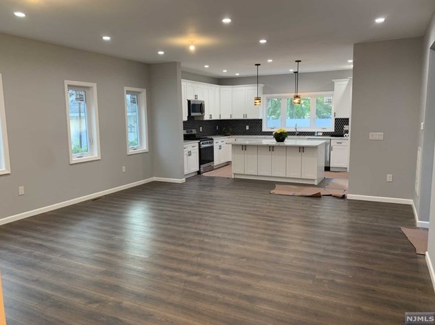 11 13 Ave, Elmwood Park NJ  07407-3501 exterior