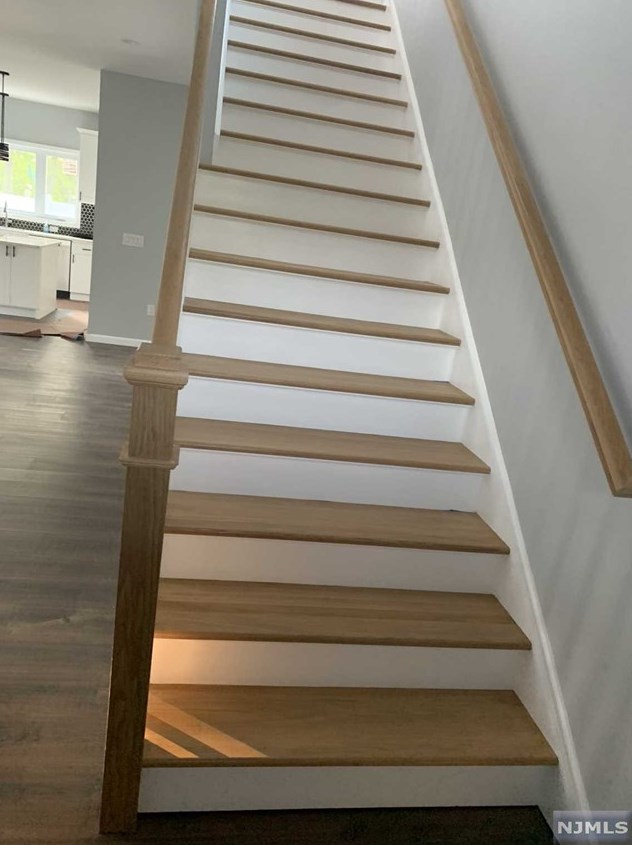 11 13 Ave, Elmwood Park NJ  07407-3501 exterior