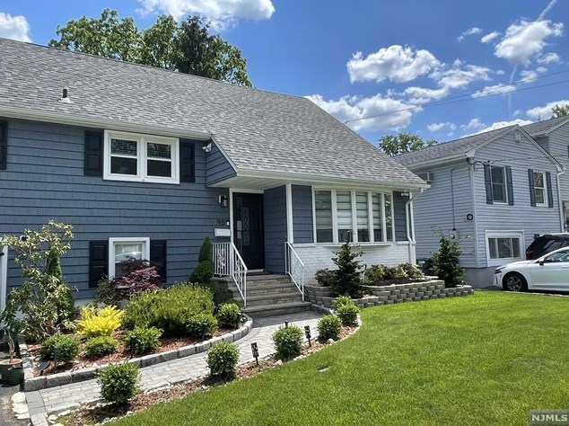 98 Deerfield St, Bergenfield, NJ 07621