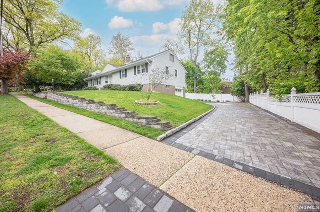 650 Ellen Pl, Oradell, NJ 07649