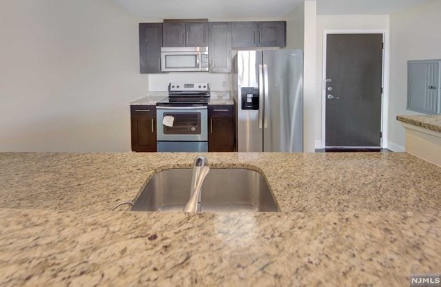 29 1st St #704, Hackensack, NJ 07601