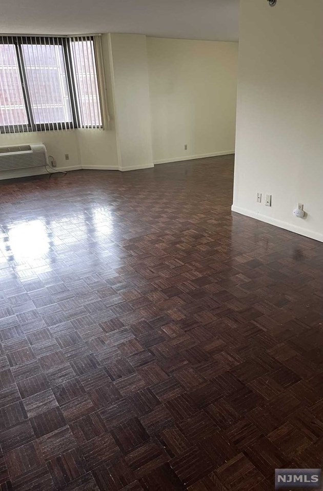 326 Prospect Ave #9e, Hackensack, NJ