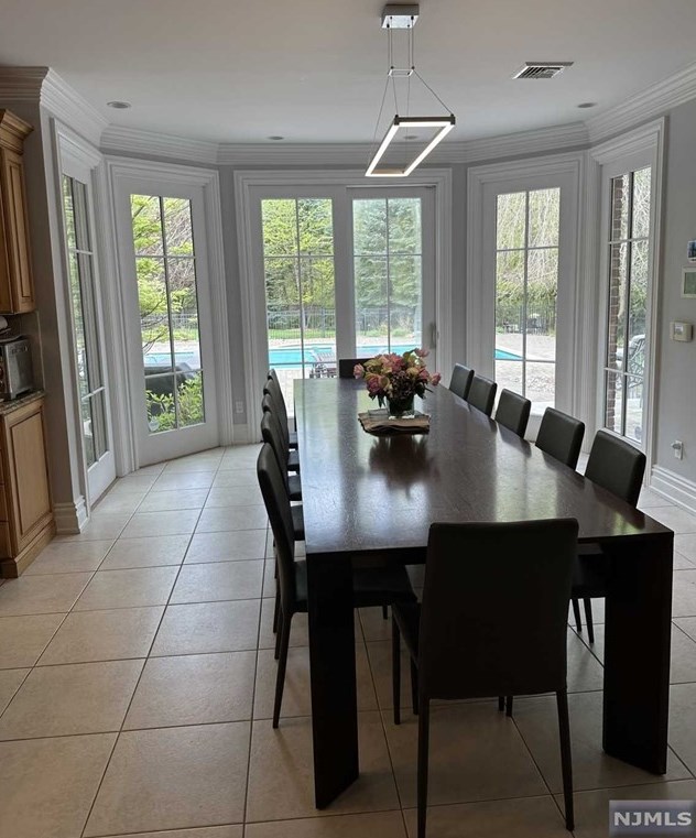 101 Essex Dr, Tenafly NJ  07670-2331 exterior