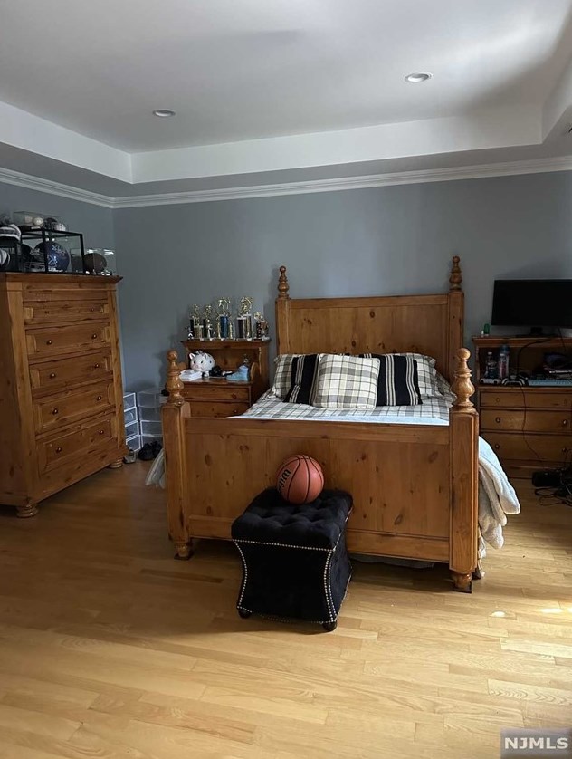 101 Essex Dr, Tenafly NJ  07670-2331 exterior