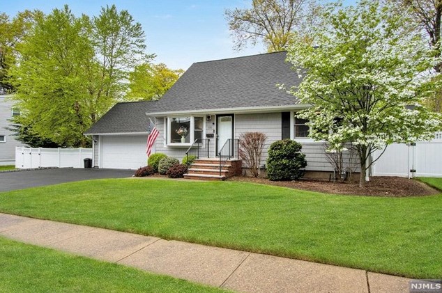 330 Howard St, Township Of Washington, NJ 07676-5034