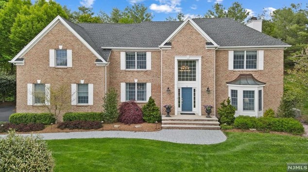 15 Carrington Ct, Westwood, NJ 07677