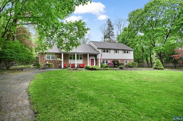 75 S 5th St, Park Ridge, NJ 07656