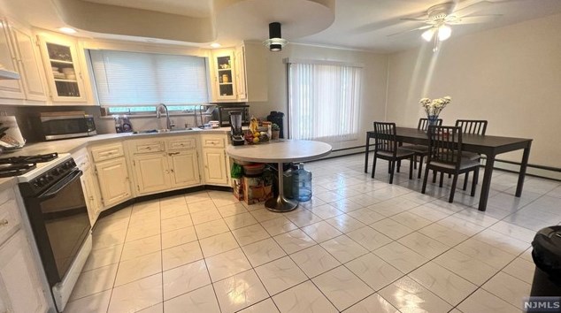 456 Victor St, Saddle Brook NJ 07663-6118 exterior