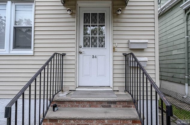 54 Anderson Ave, Wallington, NJ 07057-1017