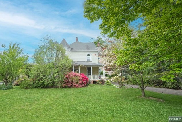 114 Cottage Pl, Ridgewood, NJ 07450