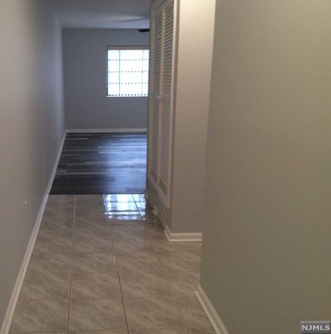 1004 Thoreau Ct, Mahwah, NJ 07430