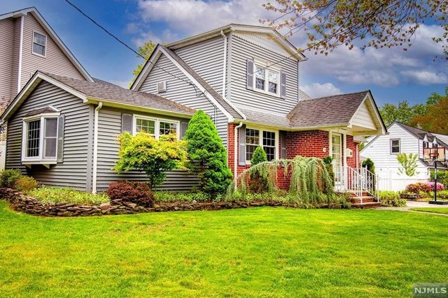 174 River Ln, N Milford, NJ 07646