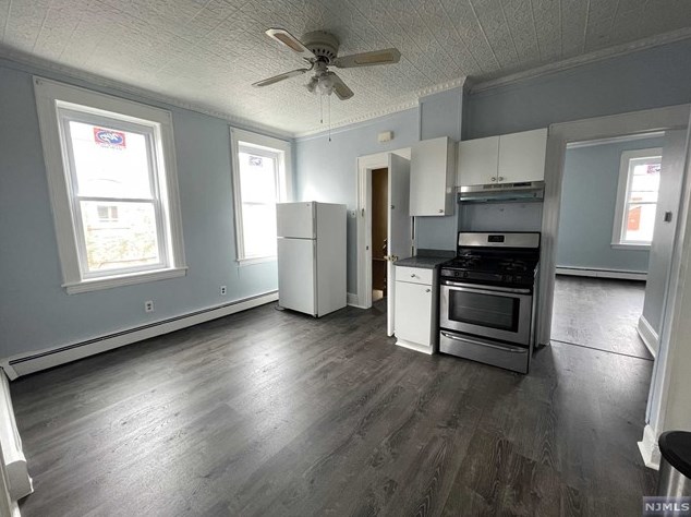 194 Farnham Ave, Lodi, NJ 07644